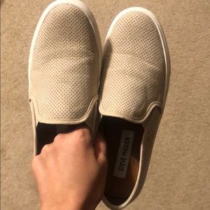 Steve Madden beige slip on shoes